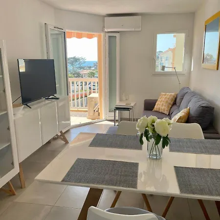 Newly Renovated Aircond-wifi-pool-sea View-150m To Beaches- *