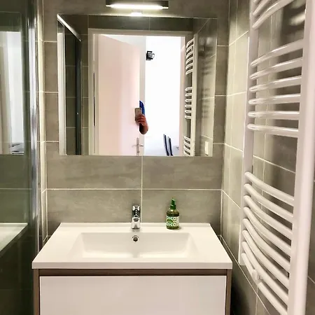Apartment Newly Renovated Aircond-wifi-pool-sea View-150m To Beaches- Saint Aygulf