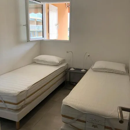 Newly Renovated Aircond-wifi-pool-sea View-150m To Beaches- Apartment *