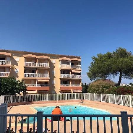 Newly Renovated Aircond-wifi-pool-sea View-150m To Beaches- *